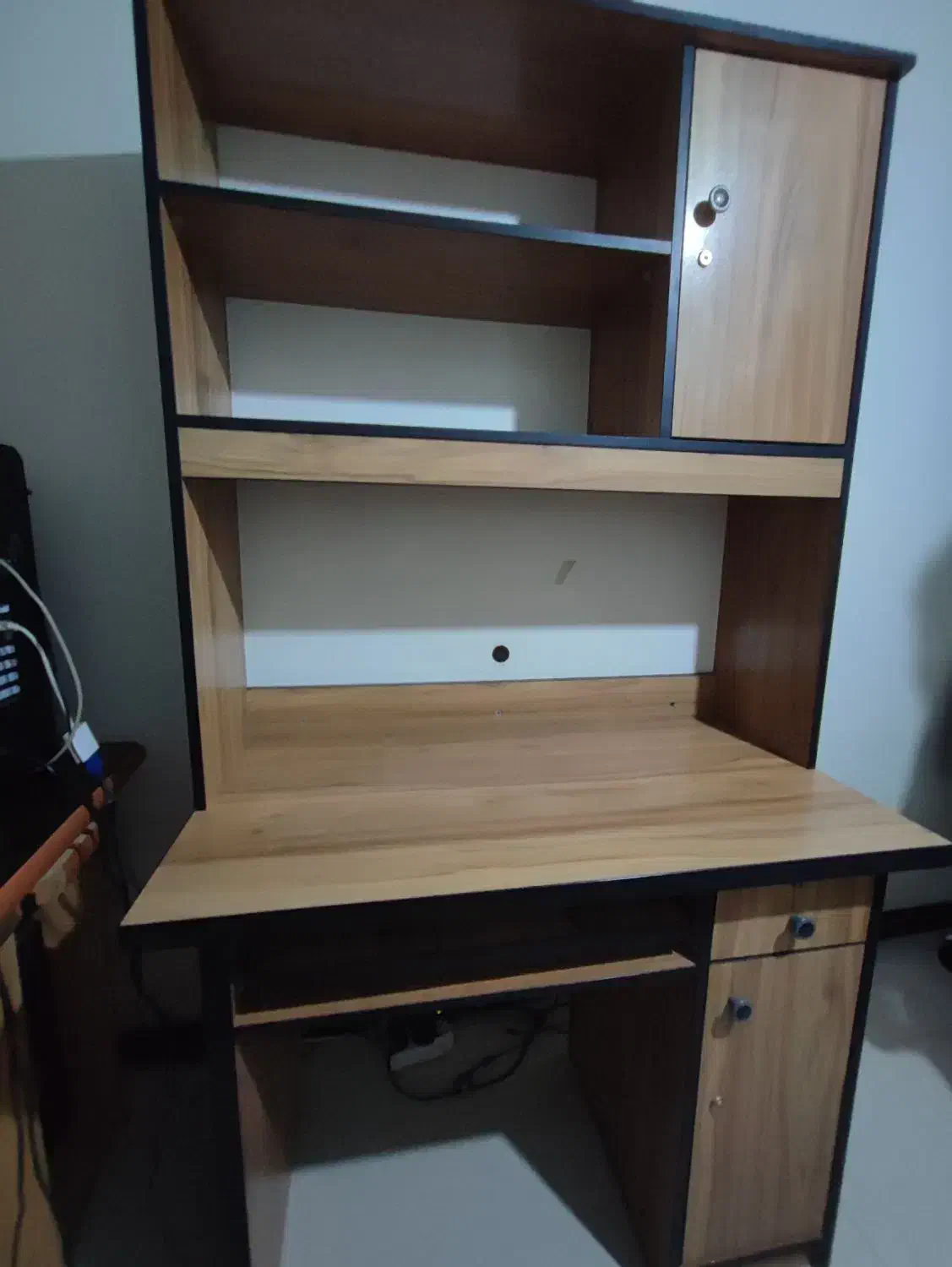 میز کامپیوتر همراه کتاب خانه|میز تحریر و کامپیوتر|تهران, توحید|دیوار