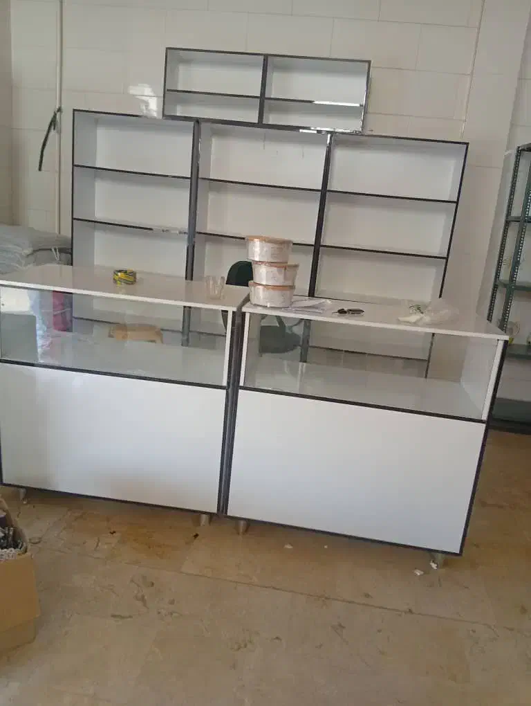 ویترین و قفسه مغازه در حد نو|فروشگاه و مغازه|آران و بیدگل, |دیوار