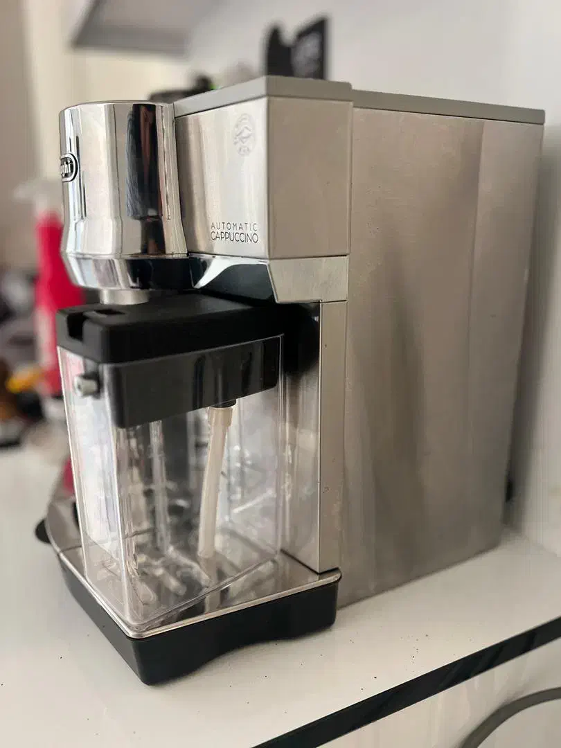 قهوه ساز دلونگی دارای مخزن شیر|سماور، چای‌ساز، قهوه‌ساز|کیش, |دیوار