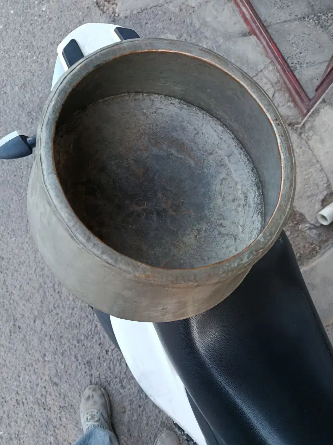دیگچه قدیمی مسی|ظروف پخت‌وپز|خرمدره, |دیوار