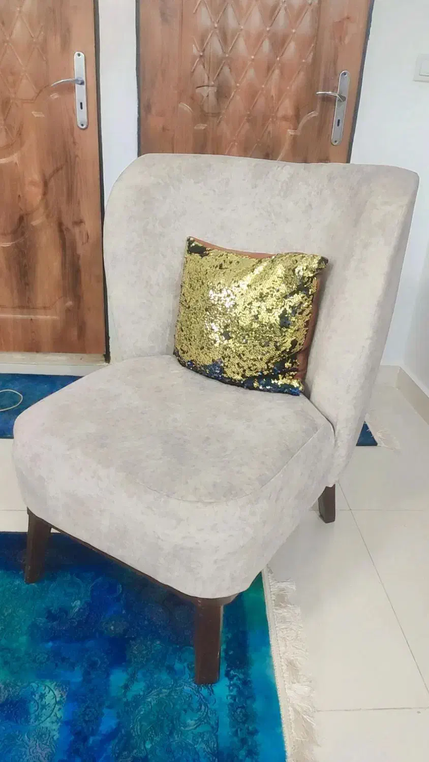 مبل ۷ نفره به همراهِ میز ناهارخوری|مبلمان خانگی و میز عسلی|رشت, گیل|دیوار