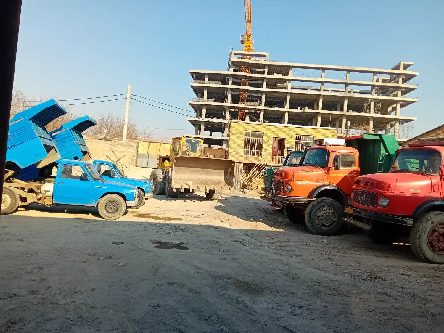 خاکبرداری خاکریزی نخاله مخروط گود برداری|خدمات پیشه و مهارت|باسمنج, |دیوار