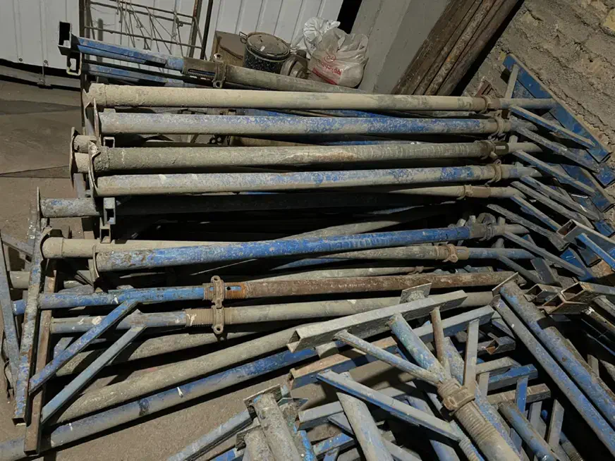 ۹۰ عدد جک ۴ متر و ورق ۲ میل فولاد مبارکه و قالب|مصالح و تجهیزات ساختمان|فولادشهر, A1|دیوار