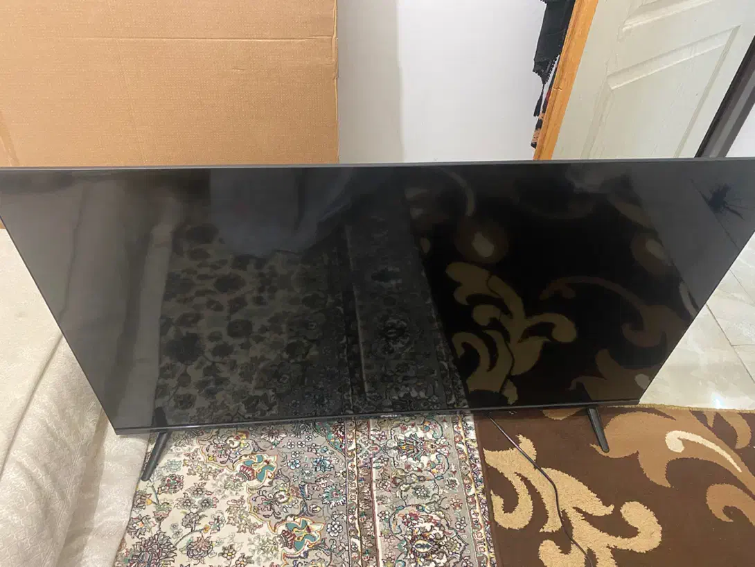 تلویزیون ۵۵ اینچ ضربه خورده|تلویزیون و پروژکتور|سنندج, |دیوار