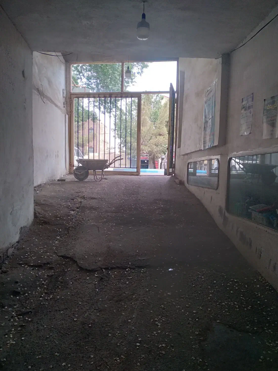 اجاره مغازه تقریبا۲۲۰ متر برخیابان|اجارهٔ مغازه و غرفه|تبریز, |دیوار