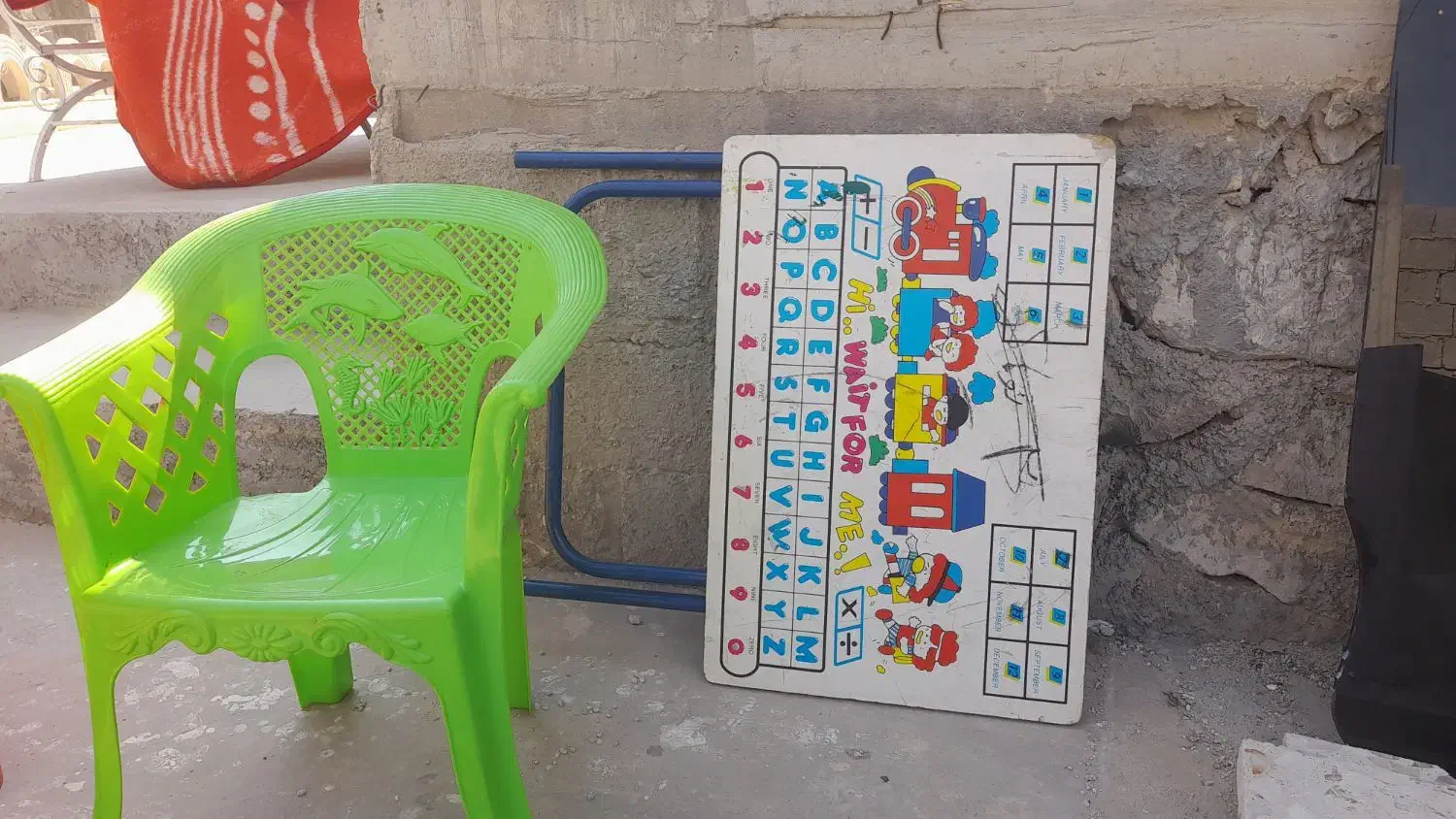 میز و صندلی کودک و میز و تخت همه با هم یک میلیون|تخت و صندلی بچه|برازجان, |دیوار