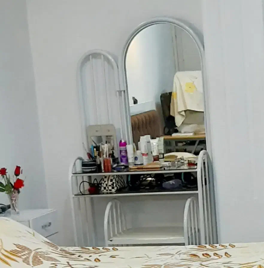 میز آرایش سفید با صندلی|مبلمان خانگی و میز عسلی|رشت, لاکان شهر|دیوار