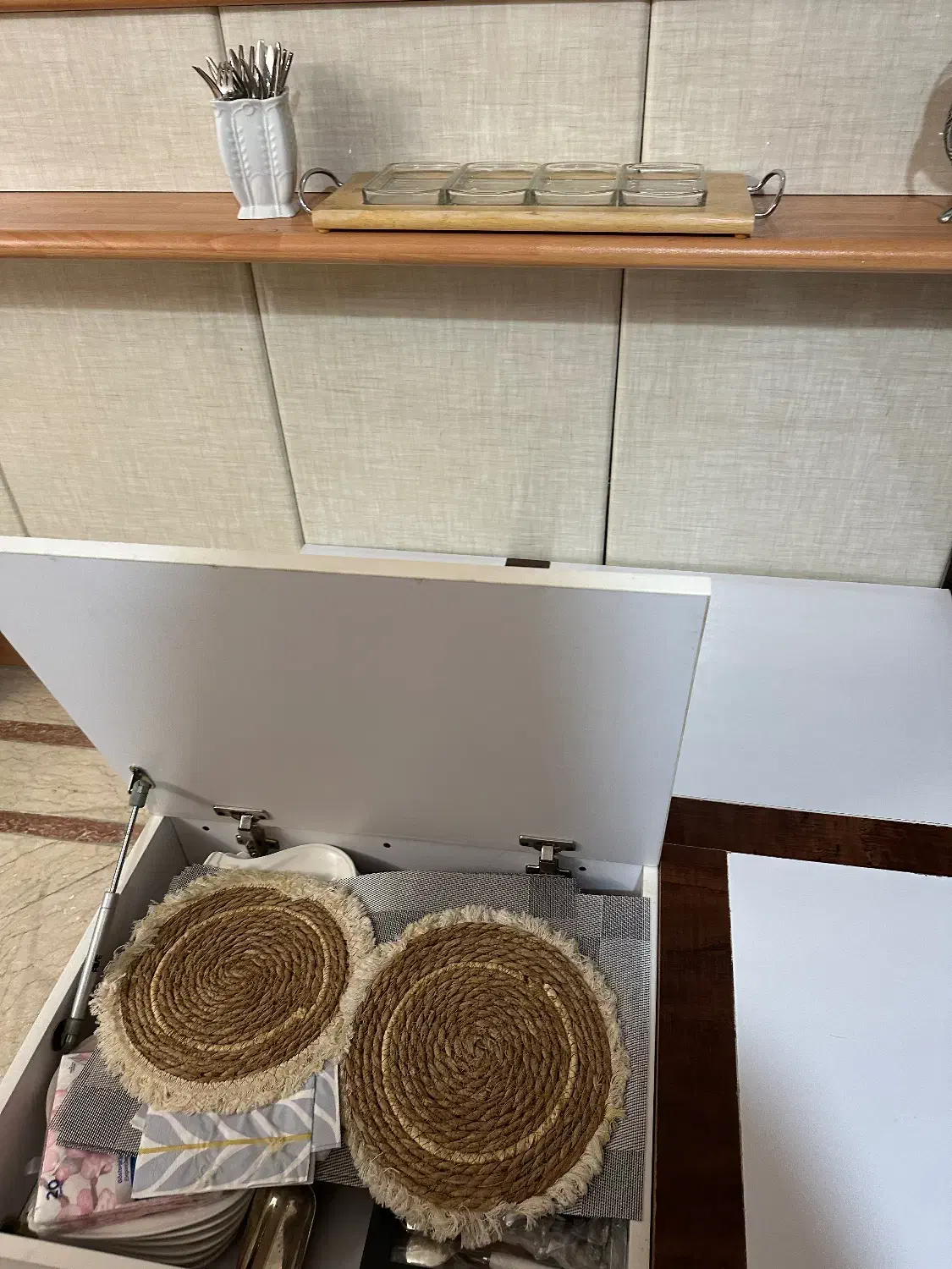 میز جلو مبلی سفارشی ساخته دو طرفش باکس داره|مبلمان خانگی و میز عسلی|رشت, بلوار گیلان|دیوار