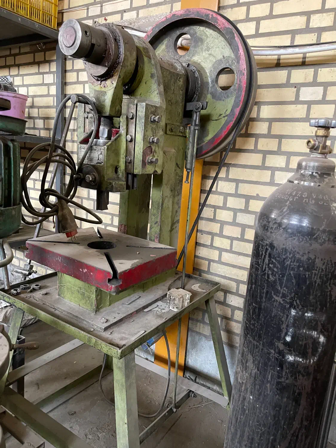 پرس ضربه ای ۶ تن و ۱۲ تن|ماشینآلات صنعتی|رباطکریم, شهرک صنعتی زوارهای|دیوار