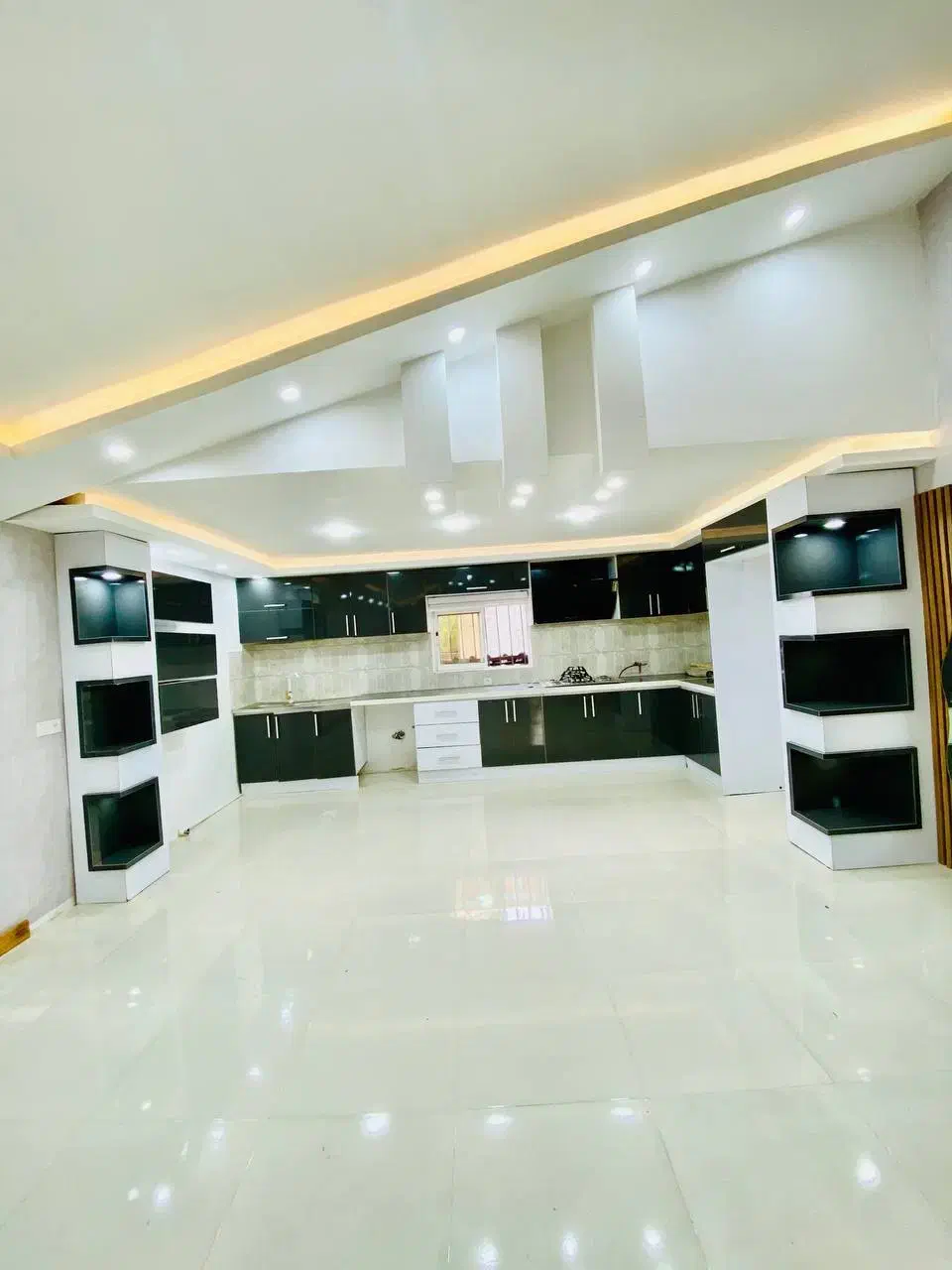 رنج چهار تومن همچین ویلایی با استخرداخلی نداشتیم|فروش خانه و ویلا|امامزاده عبدالله, |دیوار