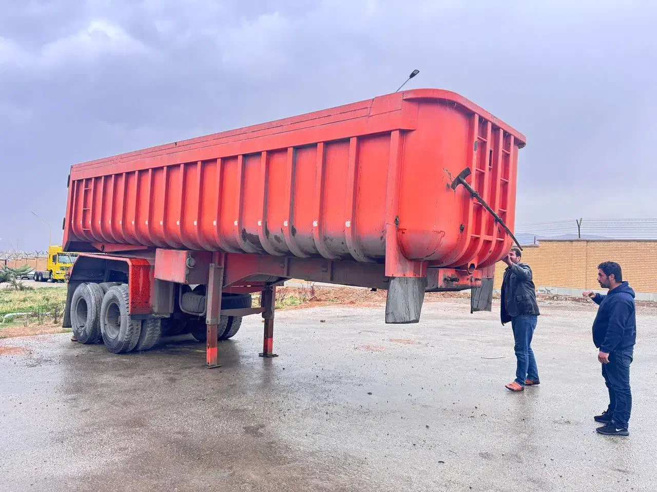 کمپرسی|خودرو سنگین|بروجن, |دیوار