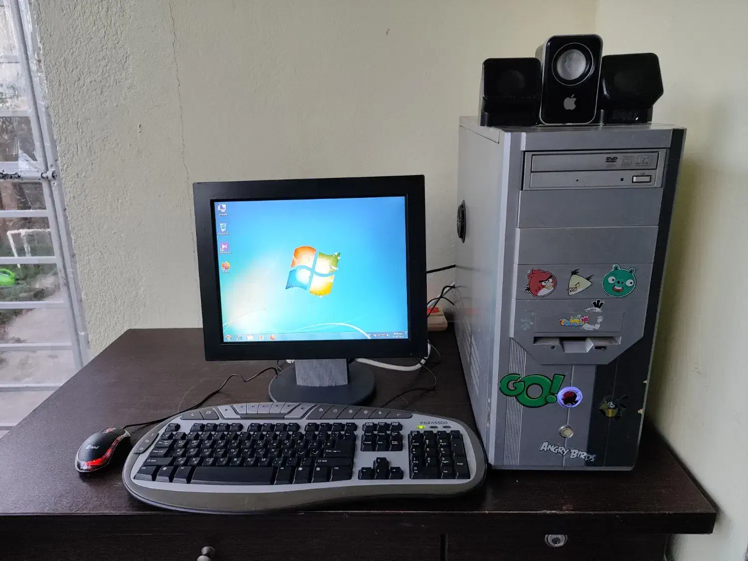 کامپیوتر ۵۲۰۰ با رم ۴ ddr2 هارد ۳۲۰ و گرافیک ۱|رایانه رومیزی|چالوس, |دیوار