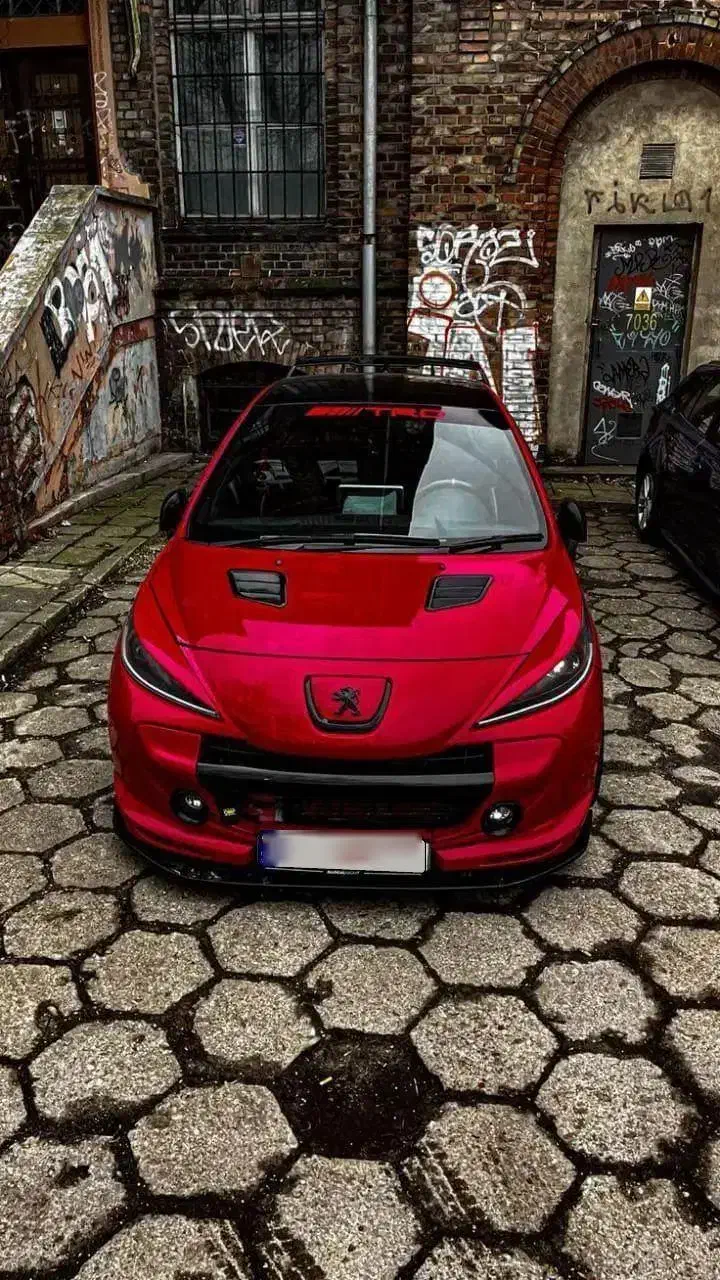 پژو جهت معاوضه باتصادفی و مشاوره و خریدار تصادفی|خودرو سواری و وانت|شیراز, زند|دیوار