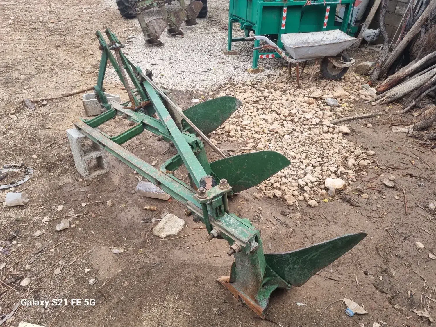 گاواهن رومانی|ابزارآلات|فیروزآباد (فارس), |دیوار