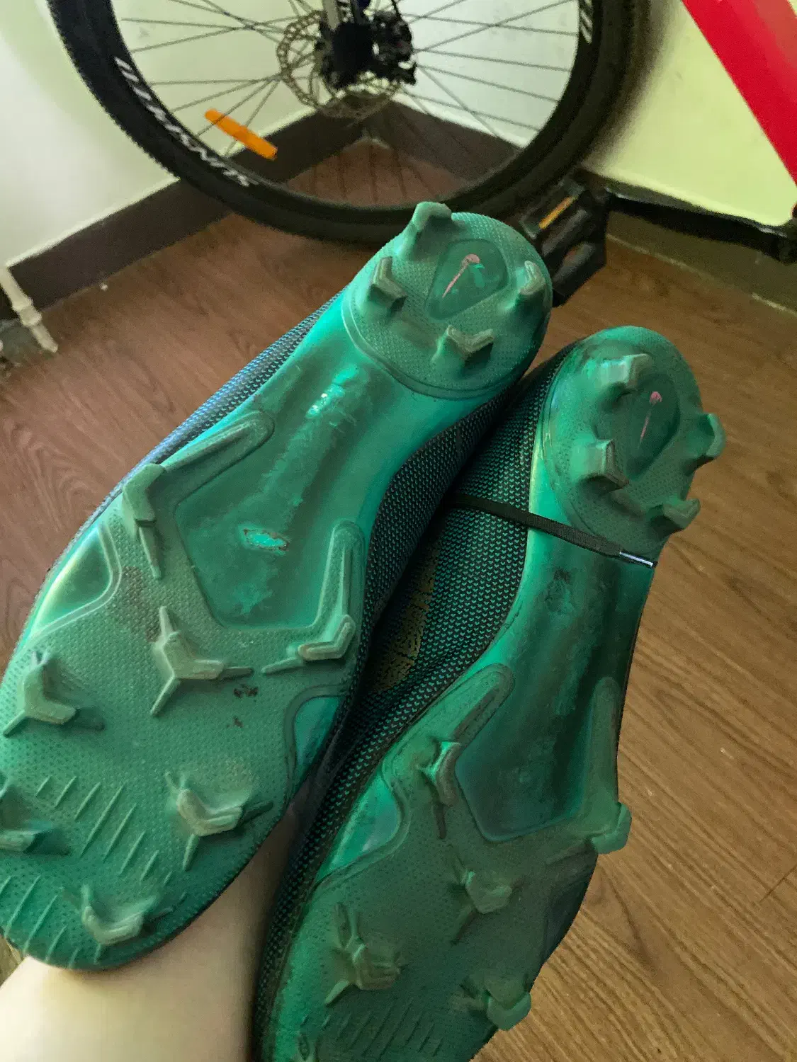 کفش چمن فوتبال|ورزش‌های توپی|کرج, عظیمیه|دیوار