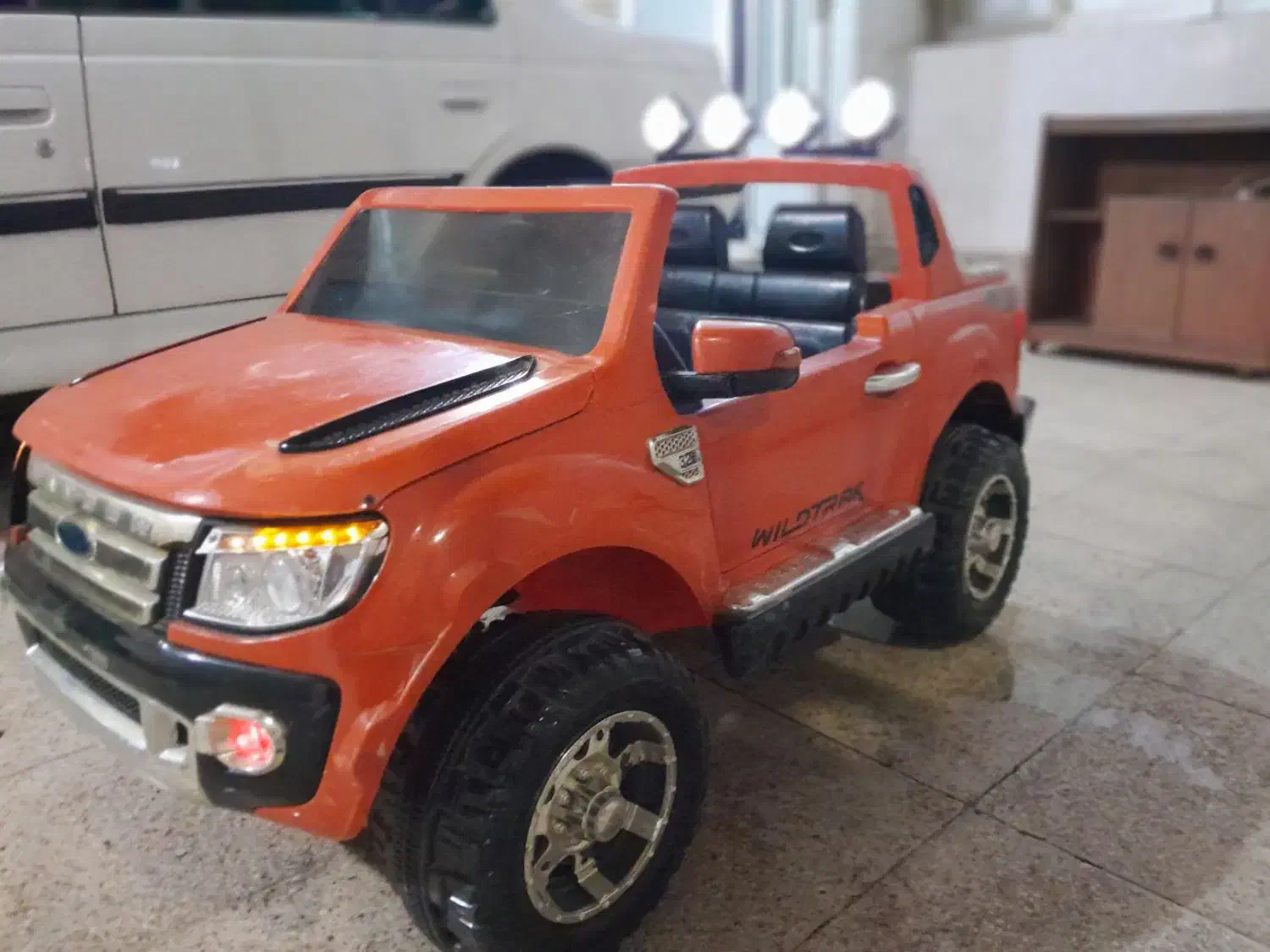 فروش یا معاوضه ماشین شارژی دو نفره فورد با گوشی|اسباببازی بچه|اصفهان, بهارستان|دیوار