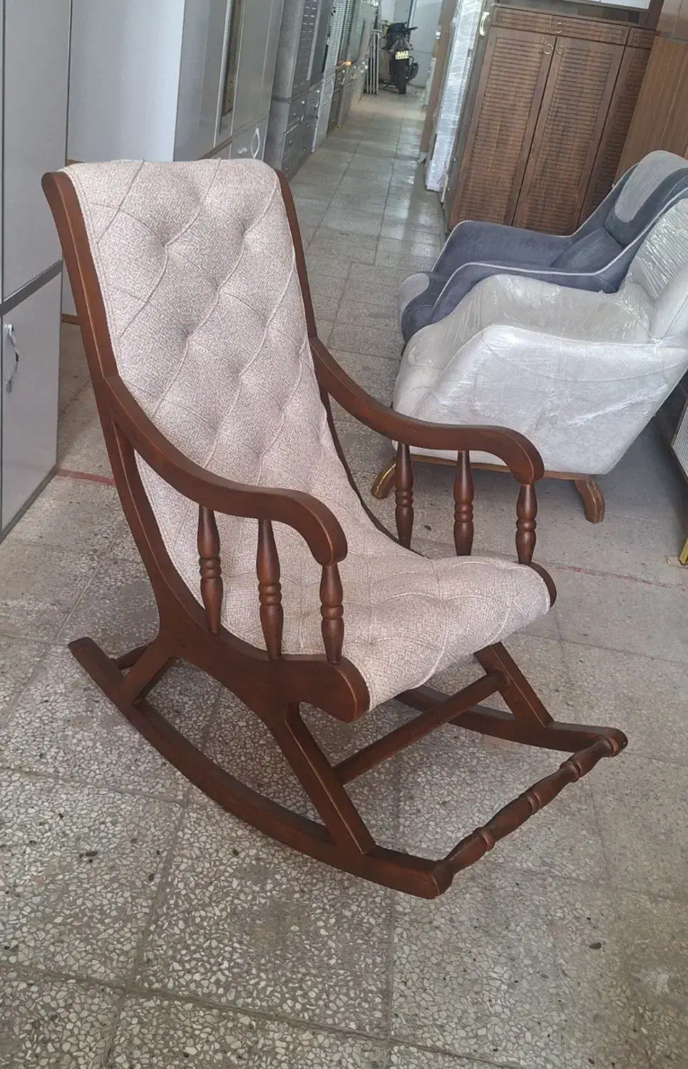 صندلی مادر بزرگ /خاص/ با اصالت /چوب راش|صندلی و نیمکت|خمینی‌شهر, |دیوار