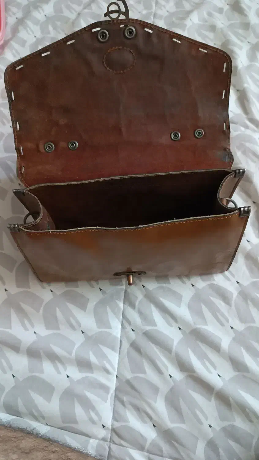 کیف دسته دار قدیمی|کلکسیون اشیاء عتیقه|مشکین‌دشت, |دیوار