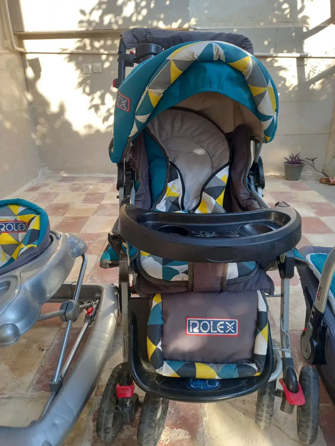 کالسکه و کریر و روروک|کالسکه و لوازم جانبی|شیراز, میانرود|دیوار