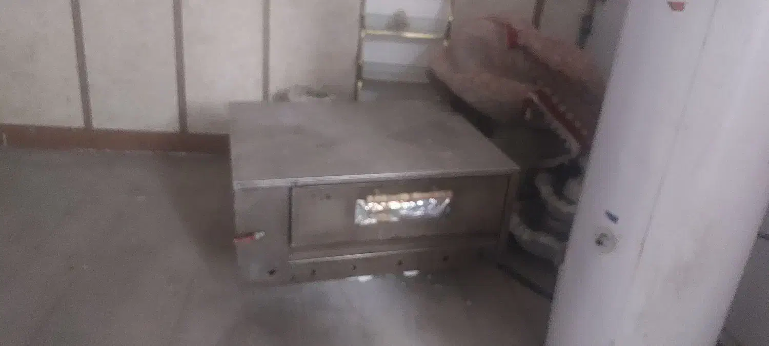 میز و صندلی و بخاری ۶عدد نو|کافیشاپ و رستوران|تربتحیدریه, باغ ملی|دیوار