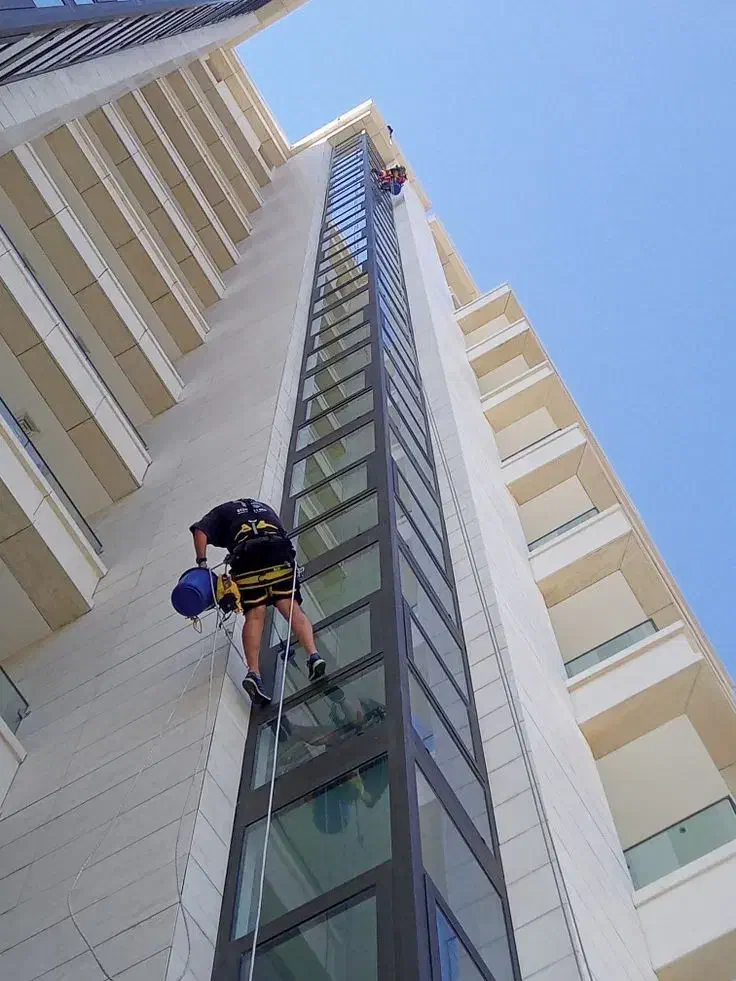 پیچ رولپلاک سنگ نما با طناب شست شو نورپردازی نما|خدمات پیشه و مهارت|اسلامشهر, شهرک قائمیه|دیوار