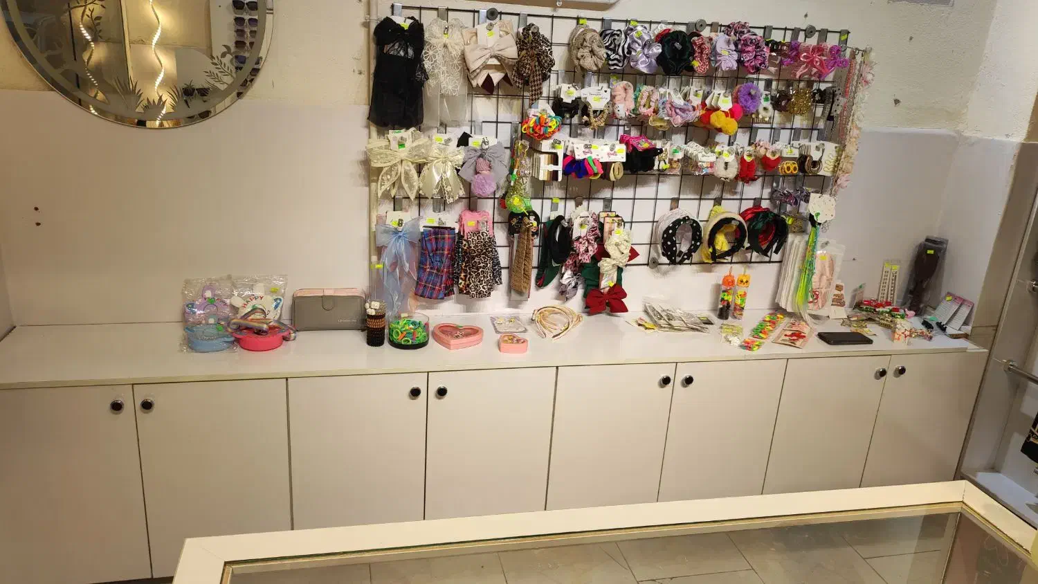 پیشخوان و ویترین|فروشگاه و مغازه|رشت, صفاری|دیوار