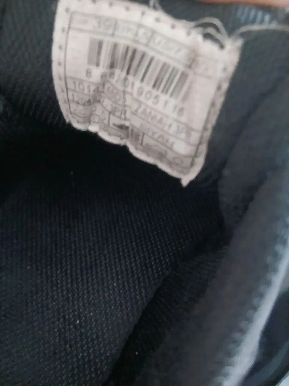 کفش|کیف، کفش، کمربند|سهند, |دیوار