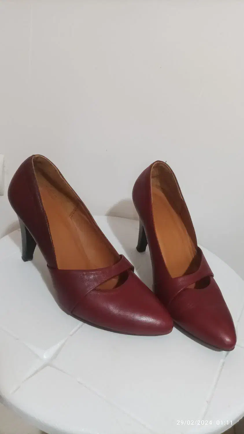 مجلسی ،،صندل|کیف، کفش، کمربند|لاهیجان, جمهوری|دیوار