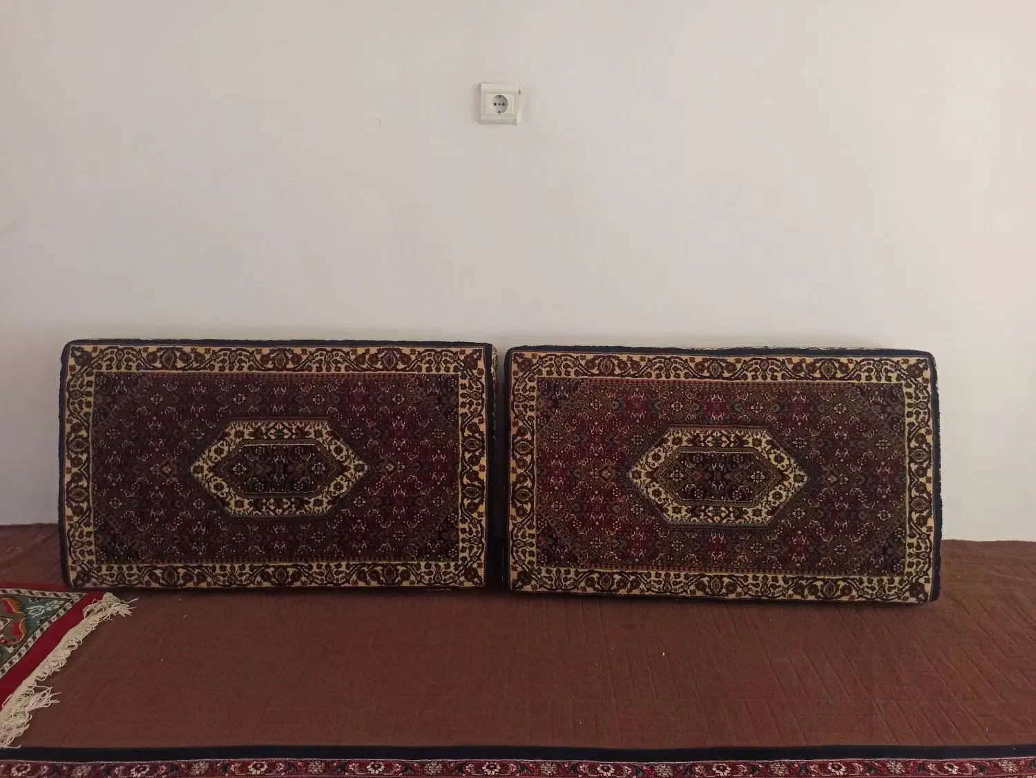 پشتی بزرگ|پشتی|همدان, |دیوار