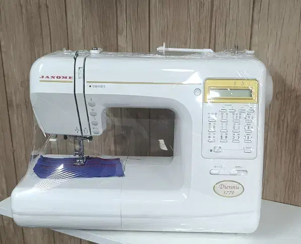 متنوع ترین چرخ خیاطی ژانومه را از ما بخواهید|چرخ خیاطی و ریسندگی|شیراز, زند|دیوار