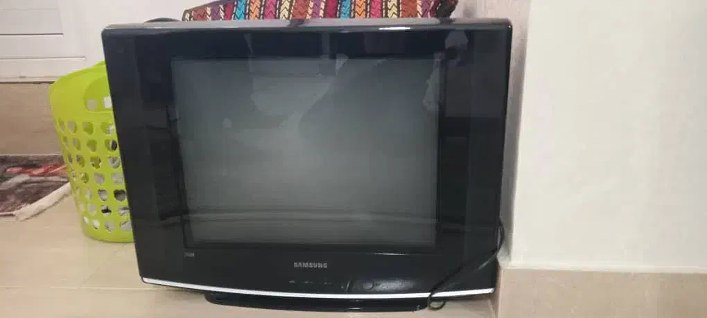 تلویزیون 21اینچ|تلویزیون و پروژکتور|سنندج, |دیوار