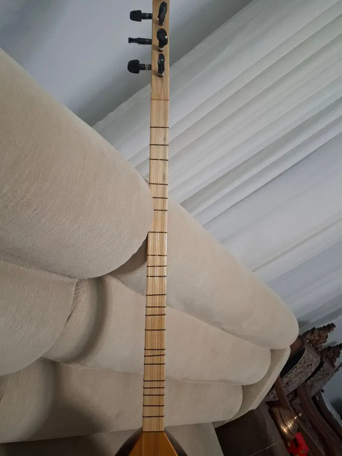 دیوان خوش صدا سالم|سازهای سنتی|سنندج, |دیوار