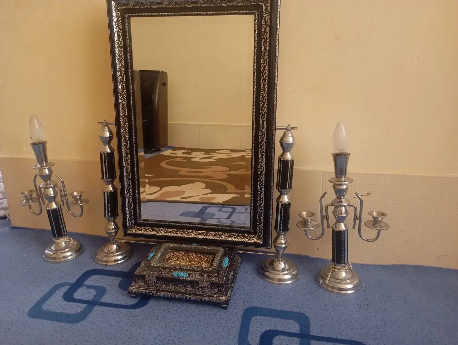 آینه شمدان|آینه|شیراز, کفترک|دیوار