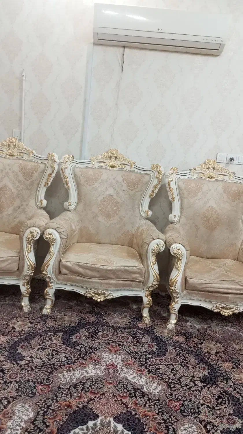 مبل سلطنتی و کلاسیک نه نفره|مبلمان خانگی و میز عسلی|قم, زاویه|دیوار