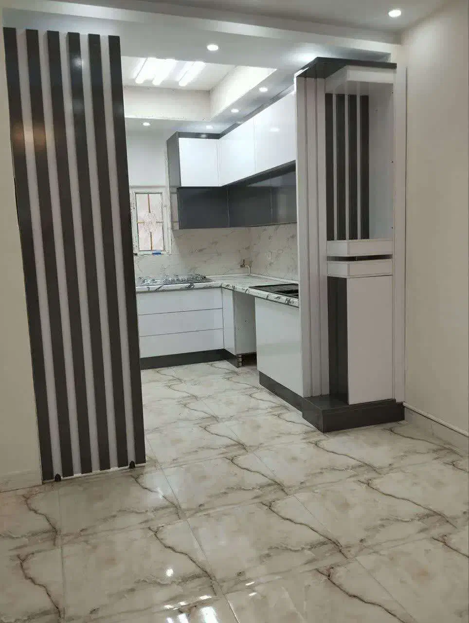 White and black /کابینت آماده هایگلاس/شیک و مدرن|مصالح و تجهیزات ساختمان|قم, در بهشت|دیوار
