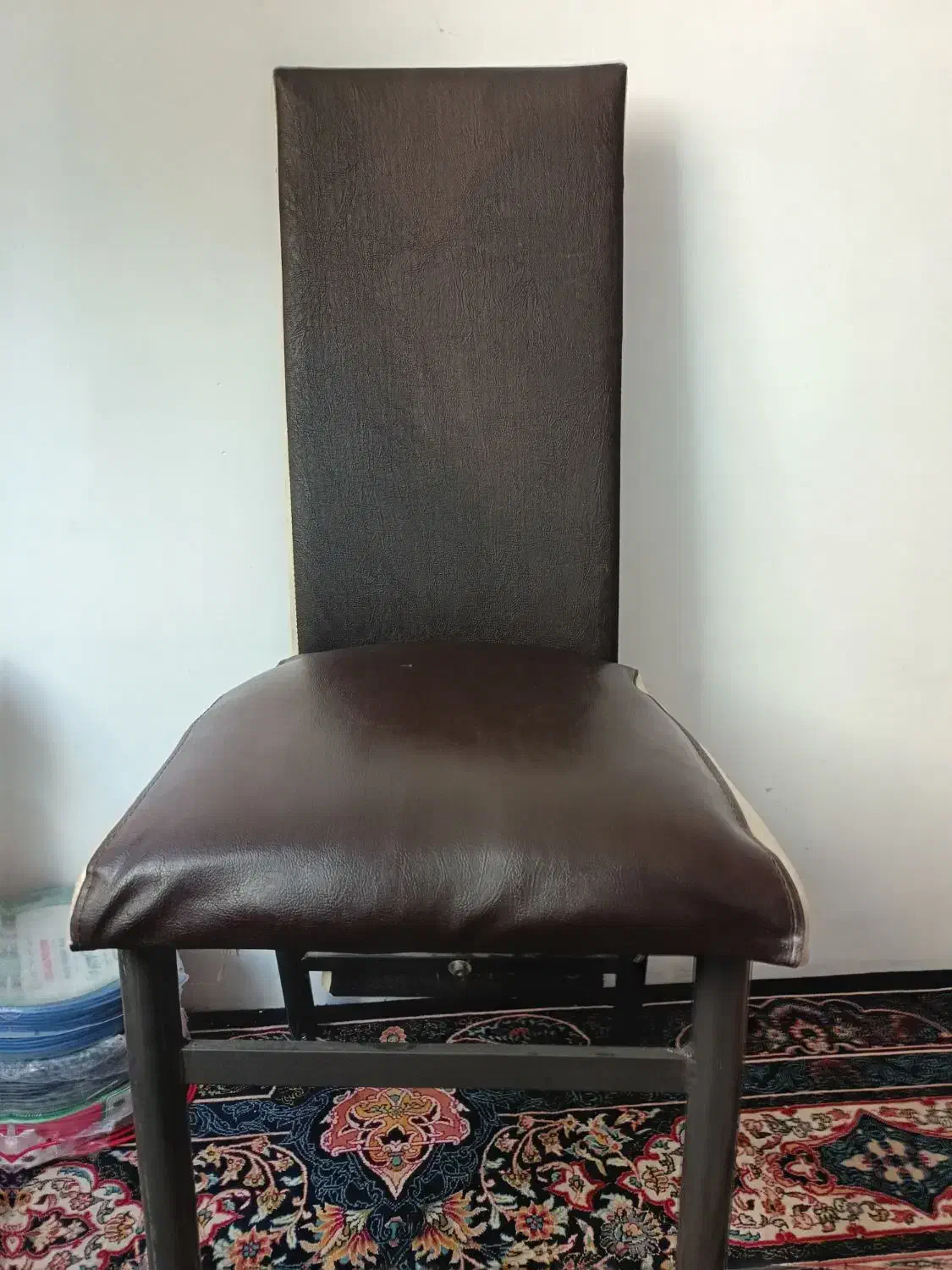 صندلی چرخشی در حد نو|صندلی و نیمکت|دماوند, مسکن مهر گیلاوند|دیوار