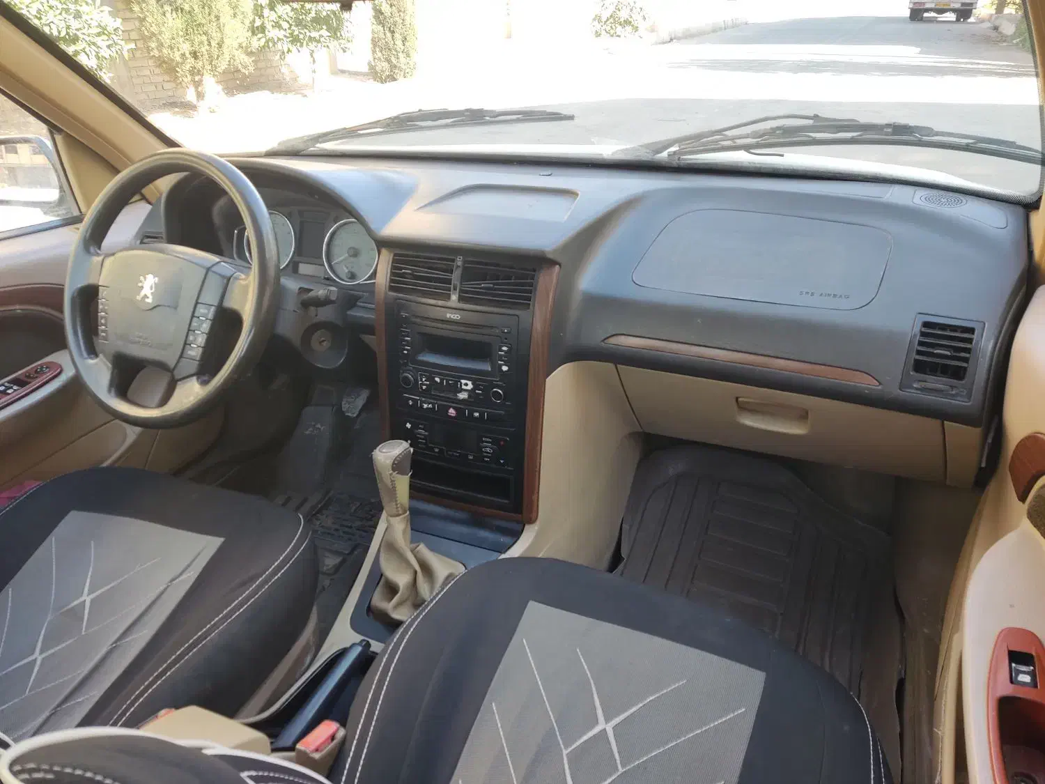 پژو پارس سال 1394|خودرو سواری و وانت|شیراز, رکن‌آباد|دیوار