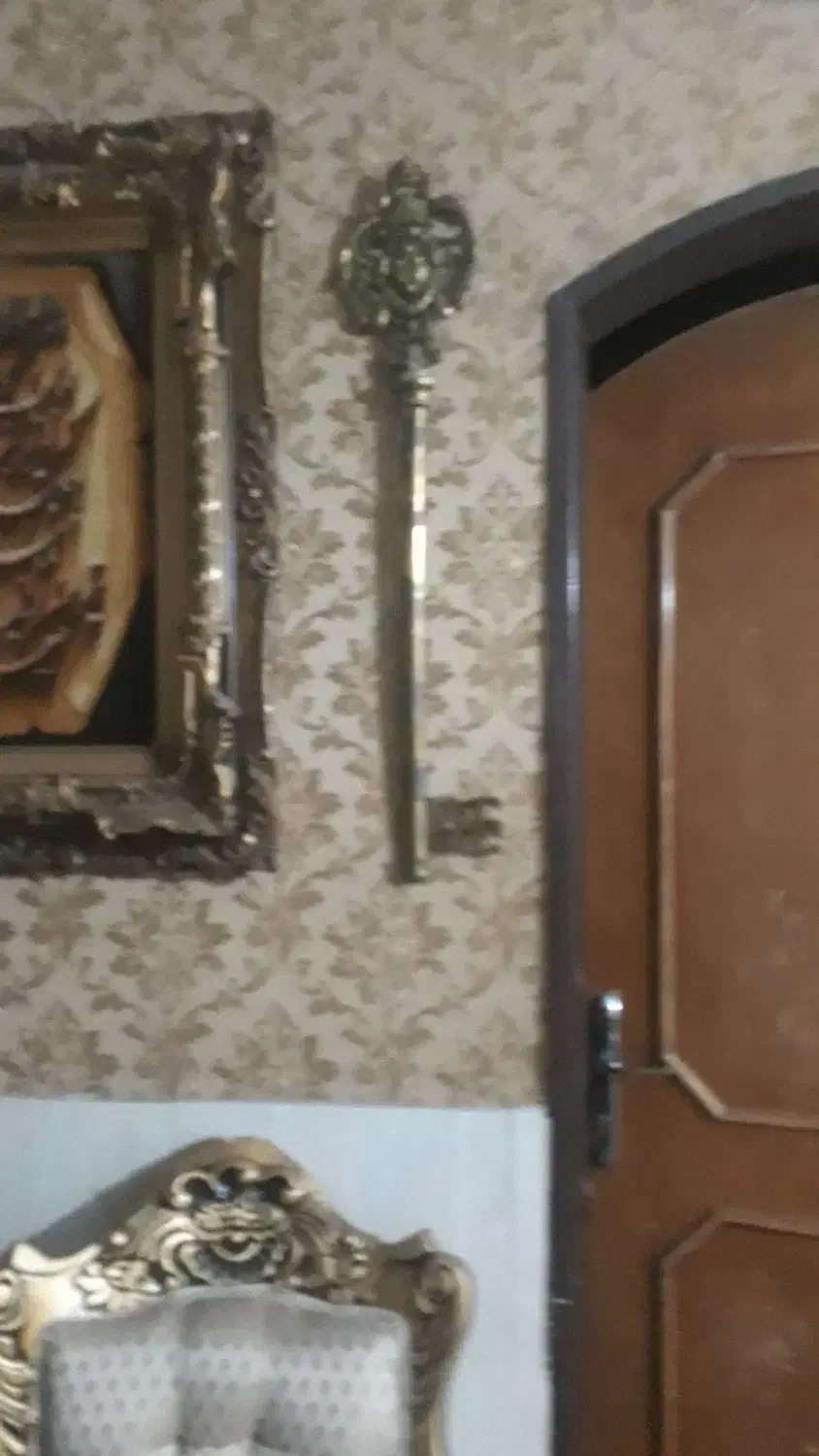 کلید ساعت بوفه برنجی|بوفه، ویترین، کنسول|مشهد, طلاب|دیوار