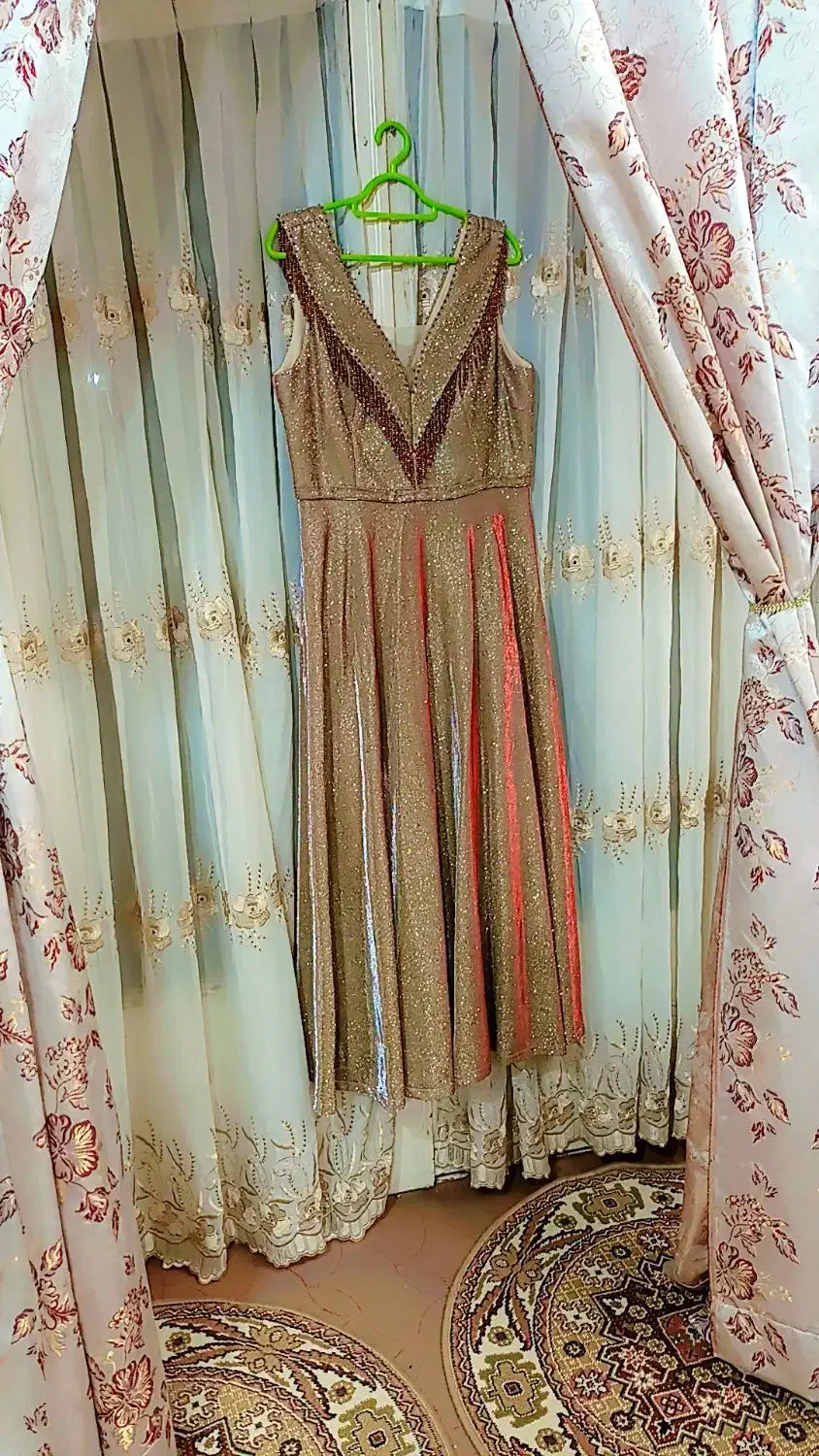 یک لباس مجلسی شیک وتمیز به ر وز|لباس|فلاورجان, |دیوار