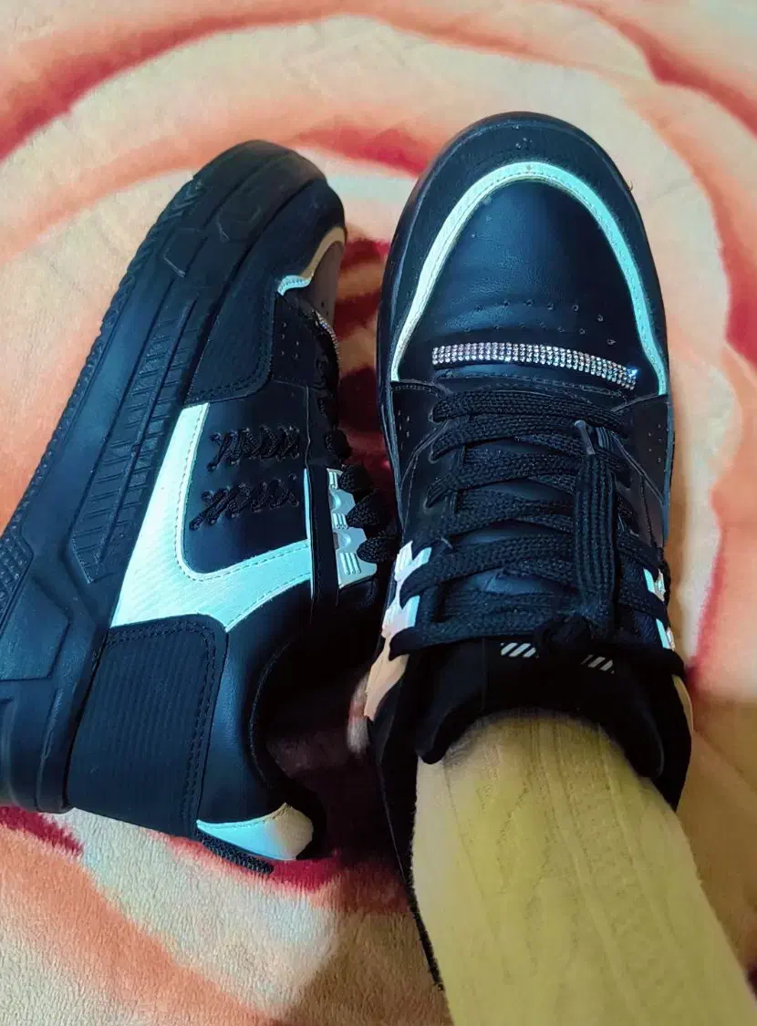 کتونی کفش اسپرت|کیف، کفش، کمربند|یاسوج, |دیوار