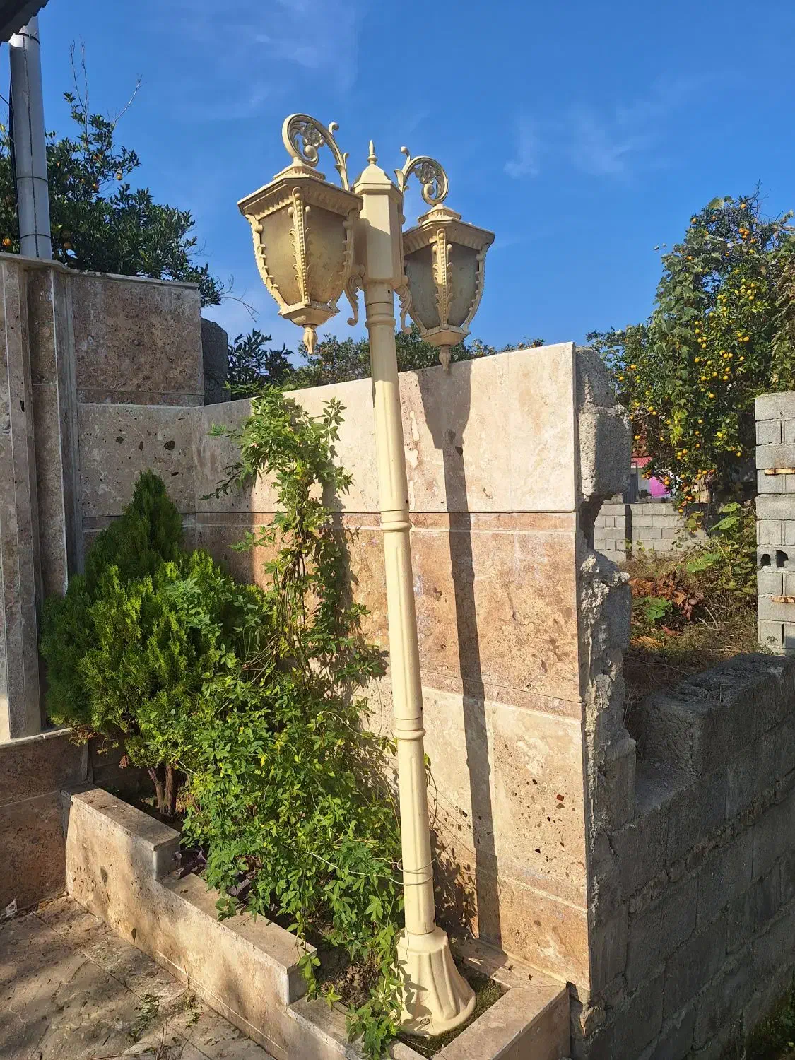 دوتا چراغ پایه دار حیاط|لامپ و چراغ|شیرود, |دیوار