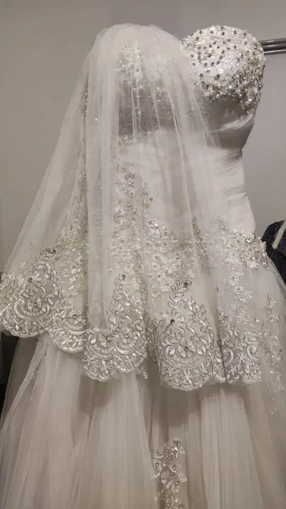 لباس عروس|لباس|گلبهار, شهر جدید گلبهار|دیوار