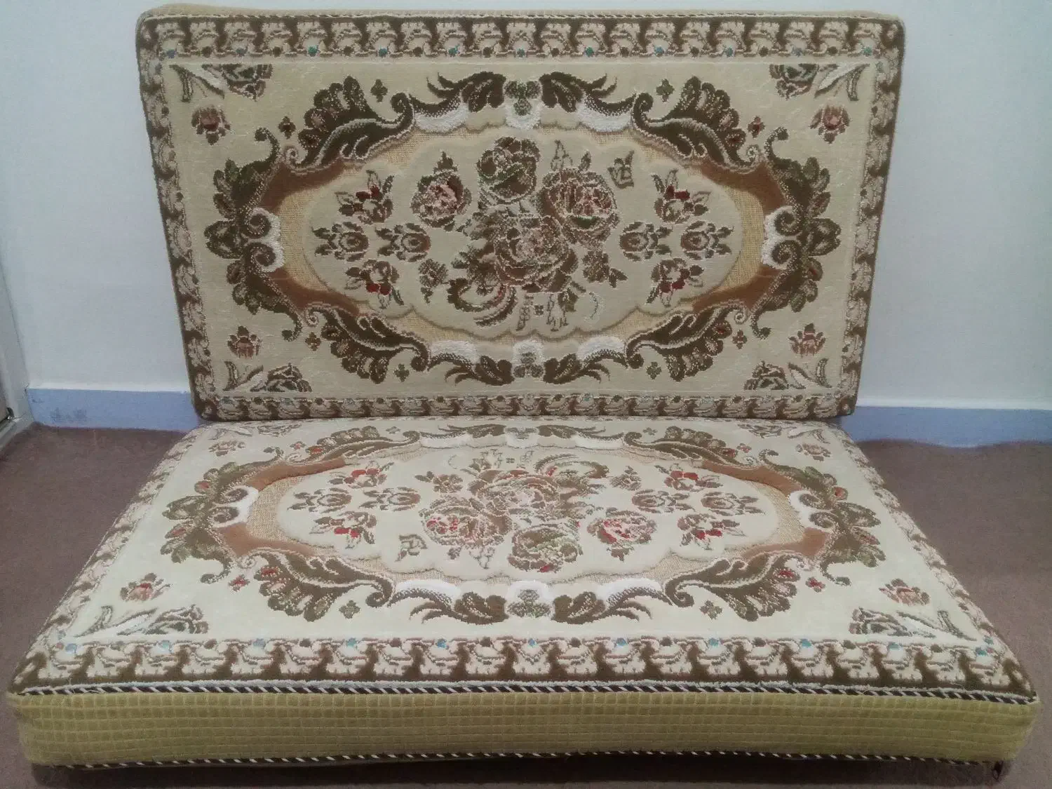 یک جفت پشتی|پشتی|تبریز, |دیوار