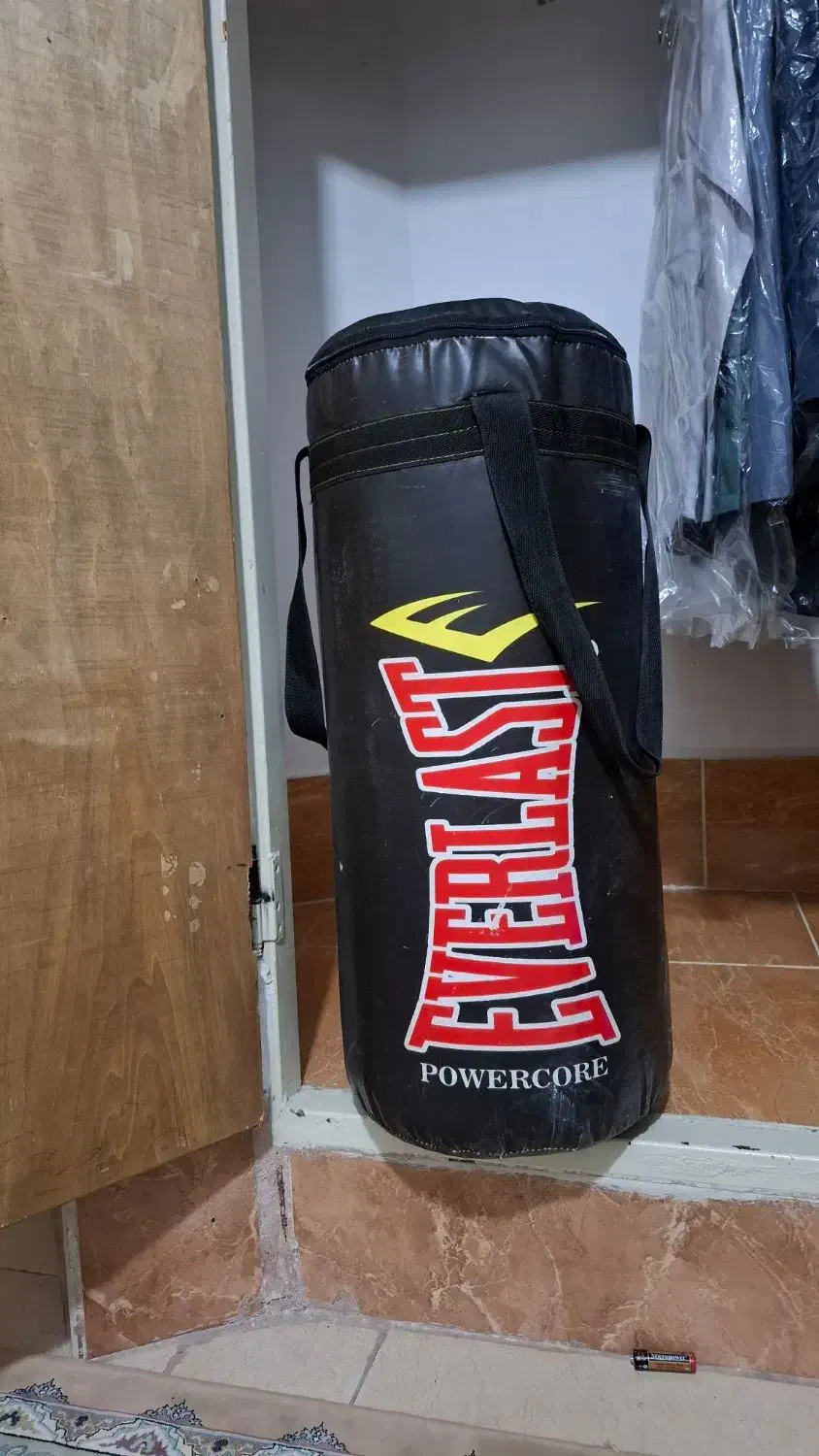 کیسه بوکس و لوازم تکواندو|تجهیزات ورزشی|بروجرد, |دیوار