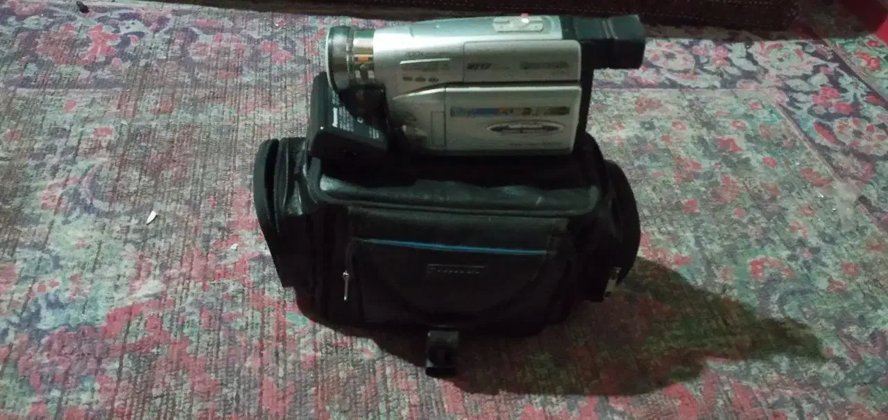 دوربین فیلم برداری بشرط سالم سالم کاملا استفاده شد|دوربین عکاسی و فیلم‌برداری|افشار, |دیوار