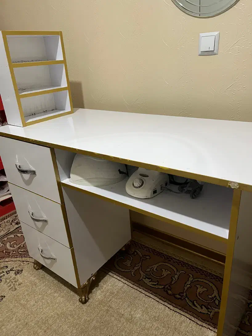 میز ناخن|آرایشگاه و سالن‌های زیبایی|شاهین‌شهر, خانه کارگر|دیوار