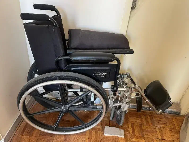 ویلچیر تخصصی طبی برند compact|آرایشی، بهداشتی، درمانی|تهران, شهرک دانشگاه شریف|دیوار