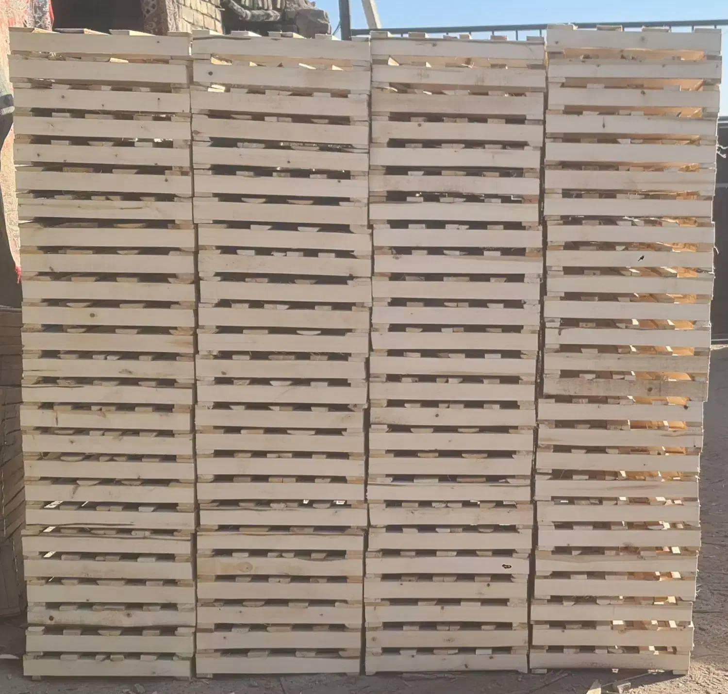 ساخت انواع پالت وصندوق وخرک چوبی|عمده‌فروشی|خمینی‌شهر, |دیوار