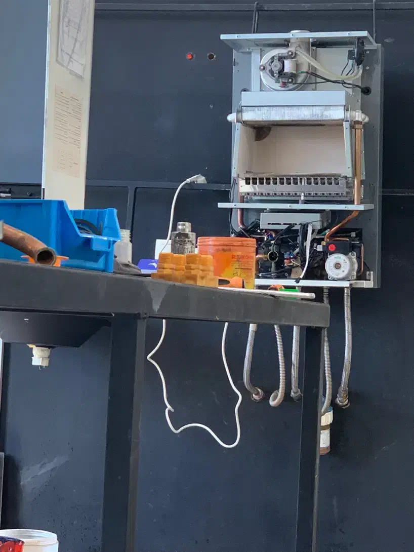 نصب تعمیرات و سرویس پکیج دیواری دما تک|آبگرمکن، پکیج، شوفاژ|یزد, |دیوار