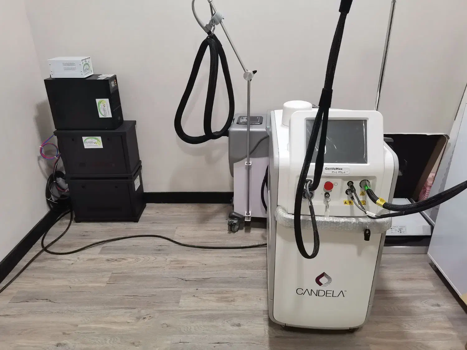 یو پی اس UPS اختصاصی لیزر جنتل لیز پرو و شبکه|قطعات و لوازم جانبی رایانه|کرج, مصباح|دیوار